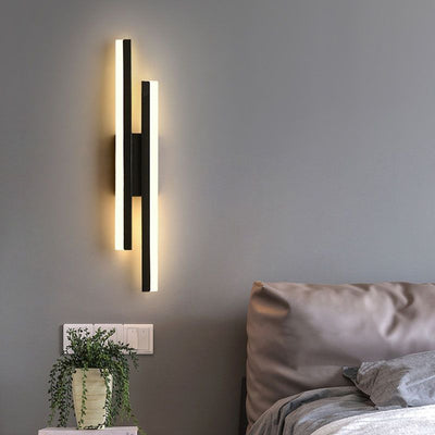 Alvera – Modern Black-Gold Wall Lamp