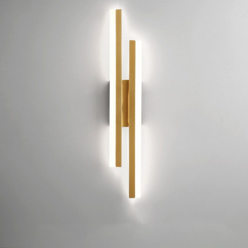 Alvera – Modern Black-Gold Wall Lamp