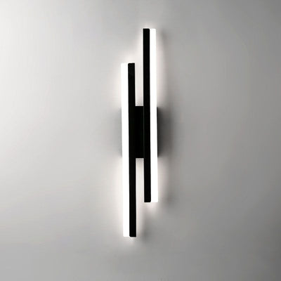 Alvera – Modern Black-Gold Wall Lamp