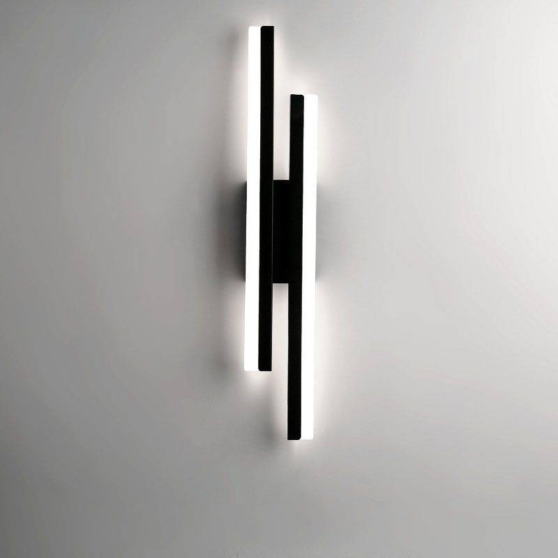 Alvera – Modern Black-Gold Wall Lamp