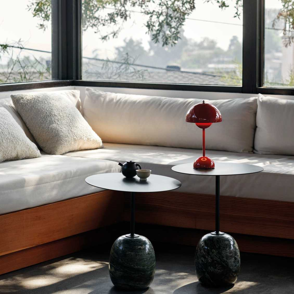 Velora – Elegant LED Table Lamp