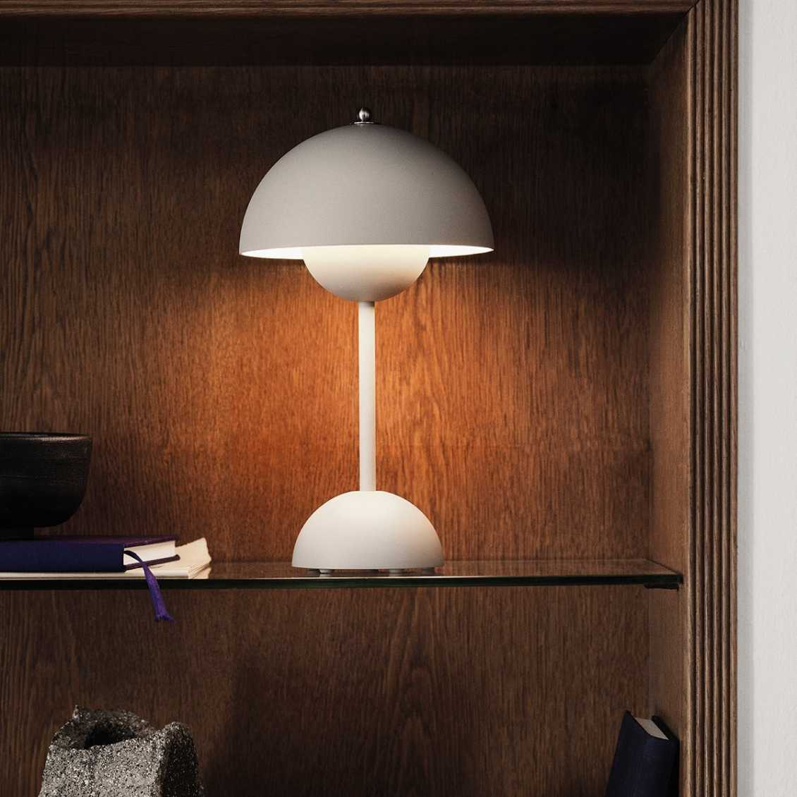 Velora – Elegant LED Table Lamp