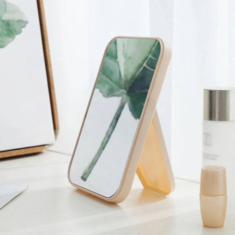 Mirelle – Minimalist Desktop Makeup Mirror