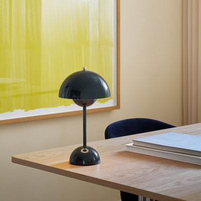 Velora – Elegant LED Table Lamp