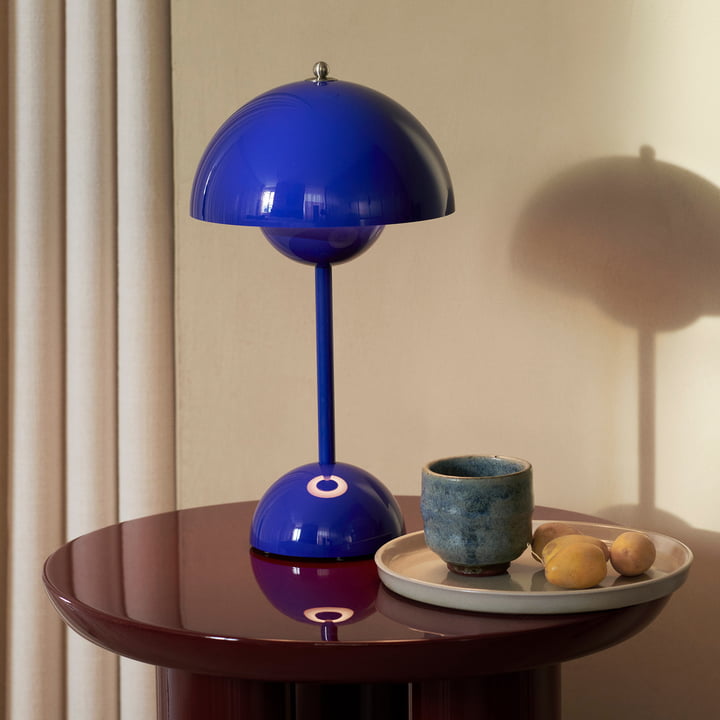 Velora – Elegant LED Table Lamp