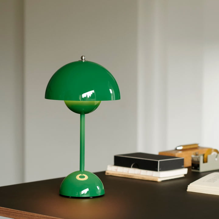Velora – Elegant LED Table Lamp