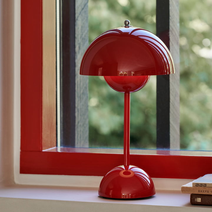 Velora – Elegant LED Table Lamp