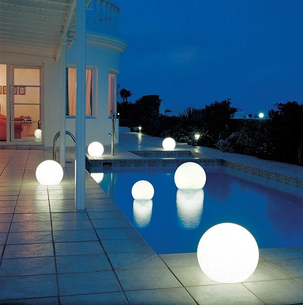 Veluna – Round Outdoor Garden Lamp