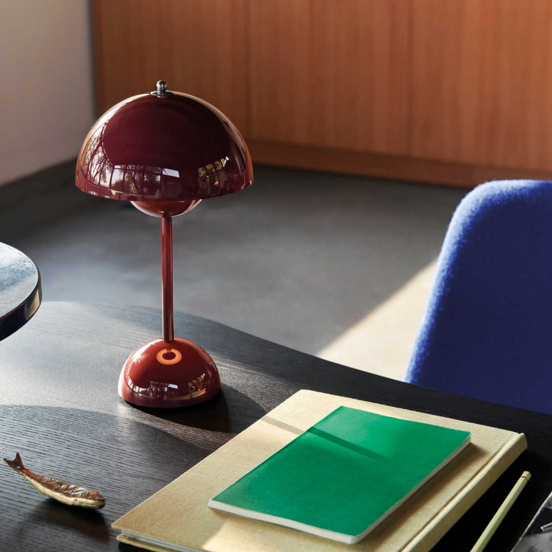 Velora – Elegant LED Table Lamp
