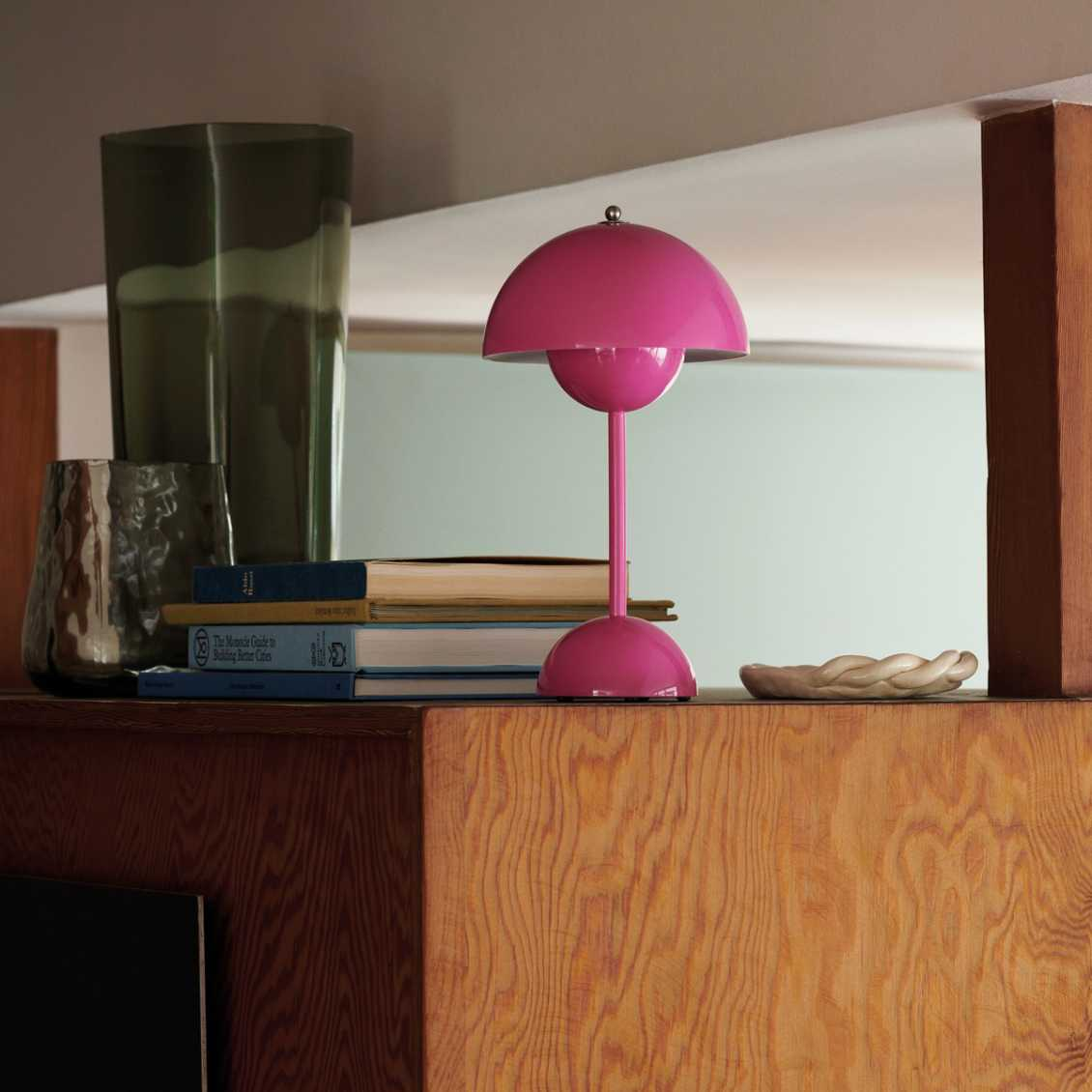 Velora – Elegant LED Table Lamp